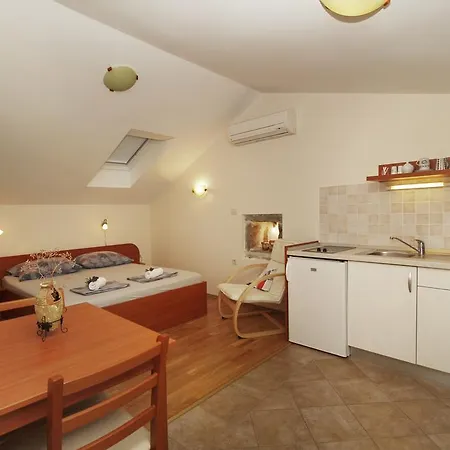 Apartament Caralipeo *